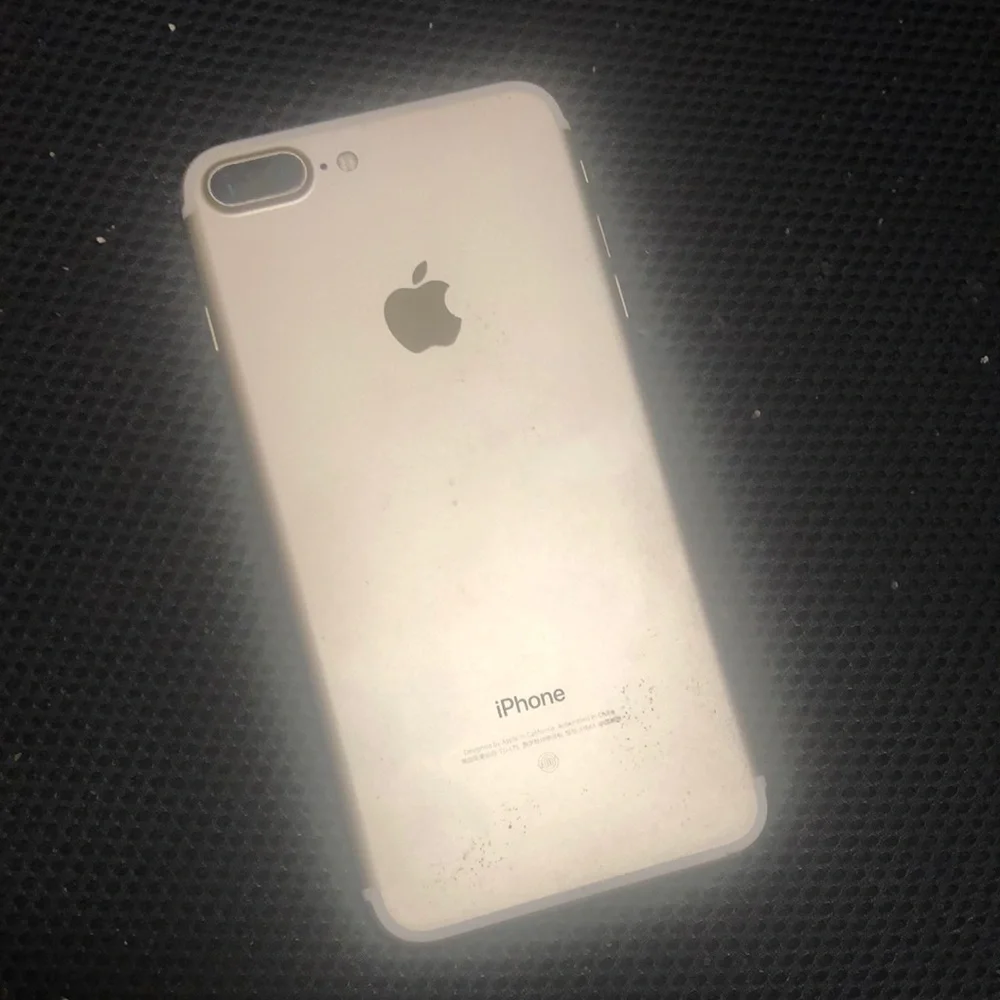 Apple iPhone 7 Plus in Elegant Silver fair condition unlocked